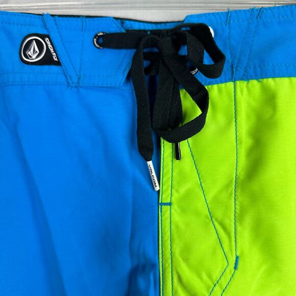 Volcom 38ER Men’s 30 Board Shorts 21” Length Cinch Fly Colorblock - Picture 2 of 8